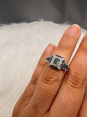 925 Sterling Silver .50 Ctw Blue & White Diamond Ring Size 5